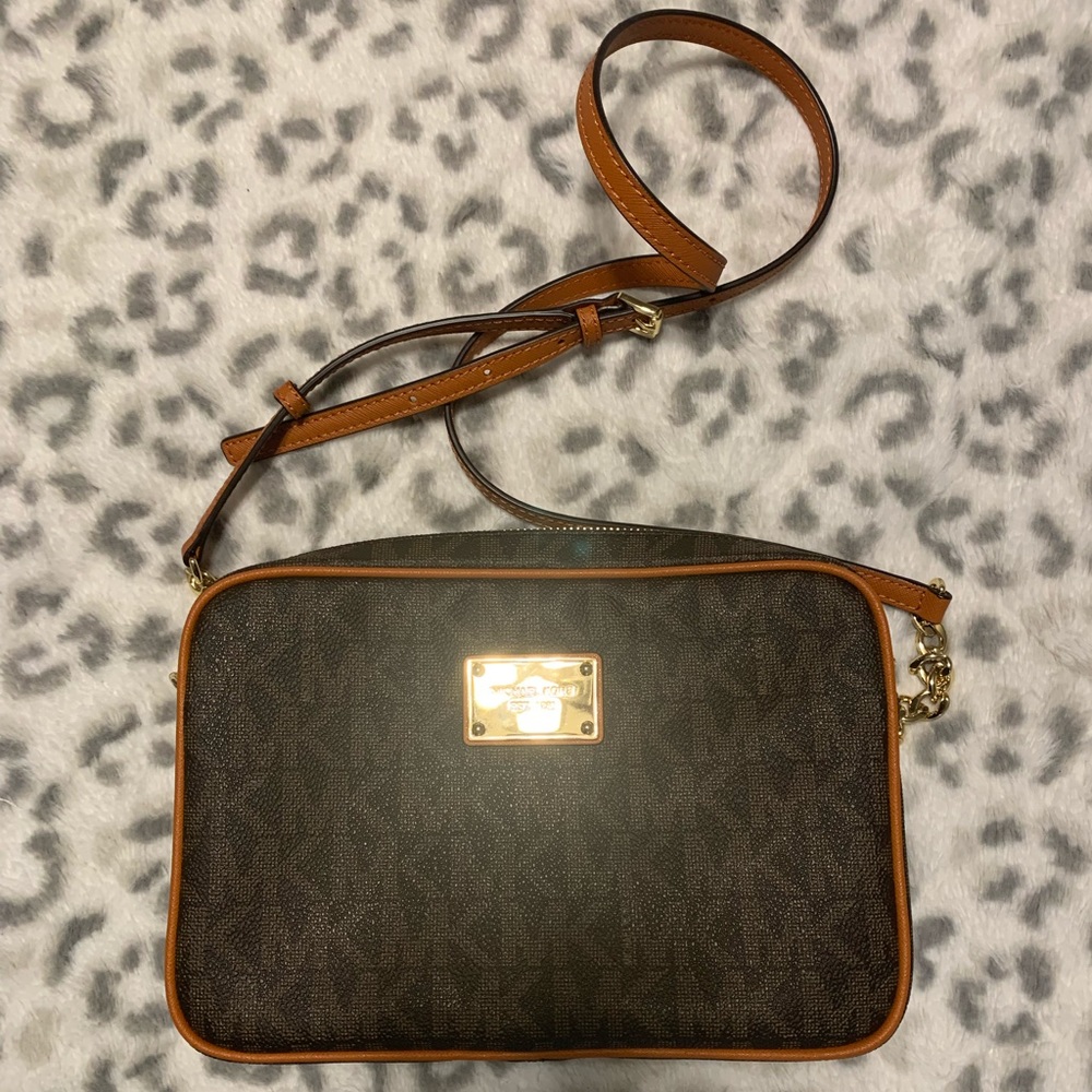 Monogram Michael Kors crossbody! brown with orange accents & gold hardware! ♥️